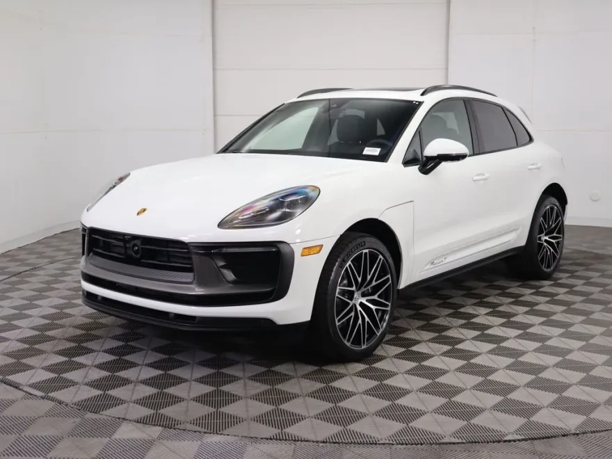 2025 Porsche Macan T photo 1