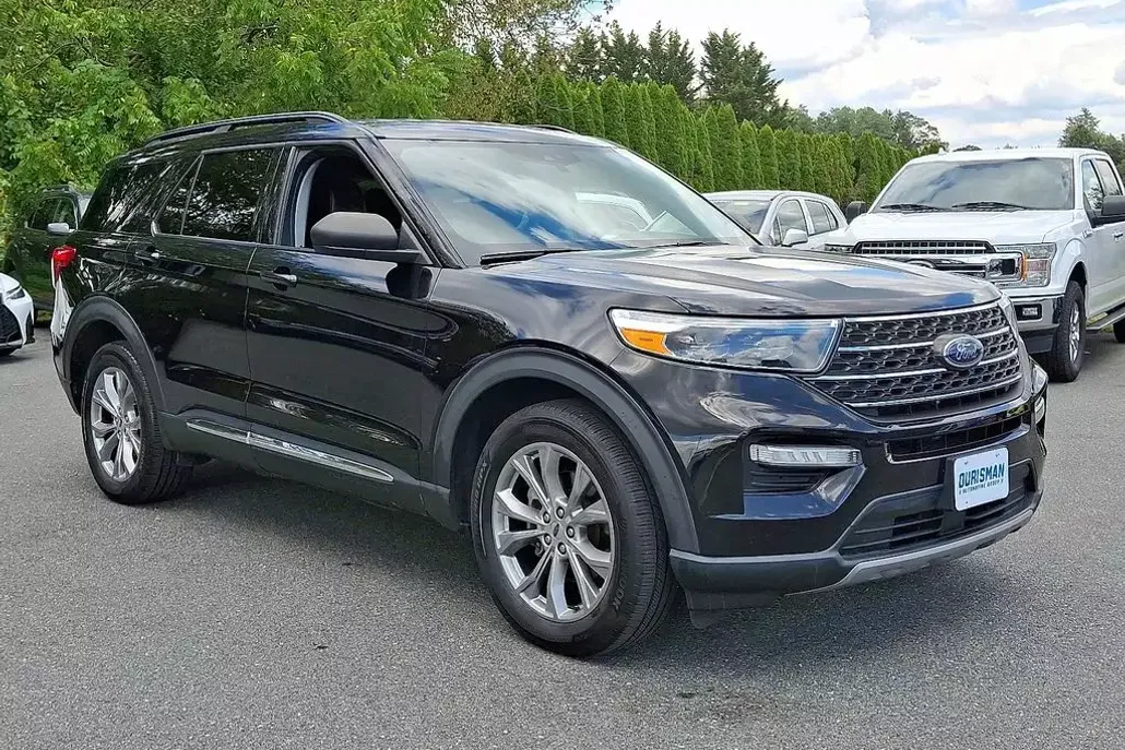 2022 Ford Explorer XLT photo 1