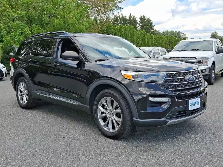 2022 Ford Explorer XLT photo 1