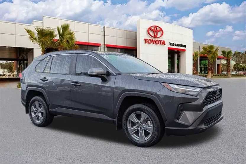 2024 Toyota RAV4 XLE photo 1