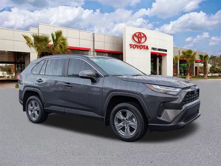 2024 Toyota RAV4 XLE photo 1