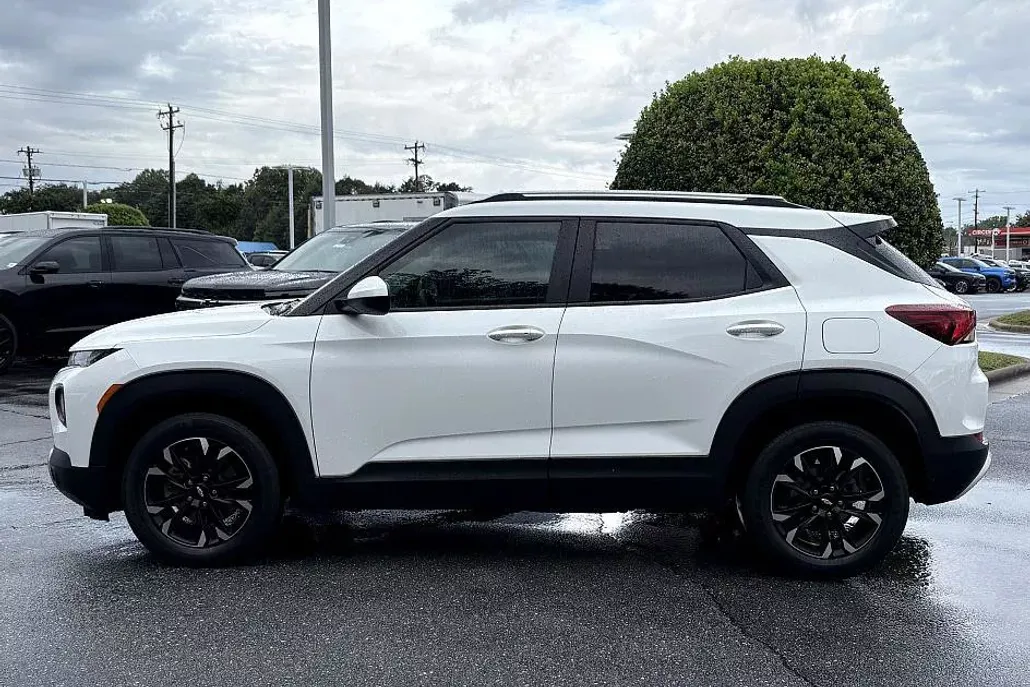 2022 Chevrolet Trailblazer LT photo 1