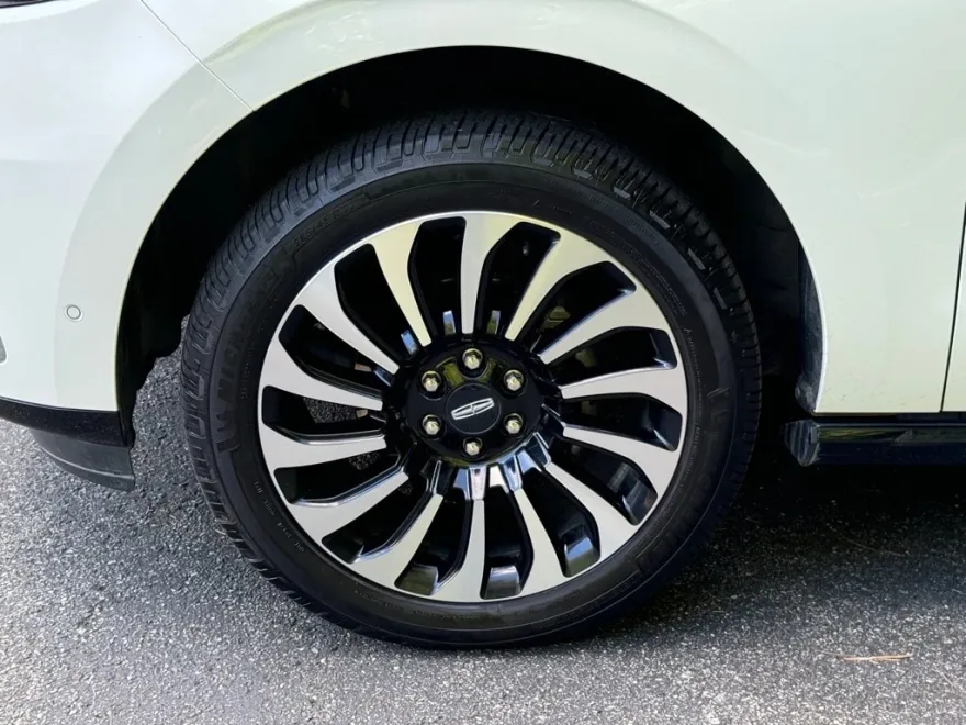 2023 Lincoln Navigator Black Label photo 1