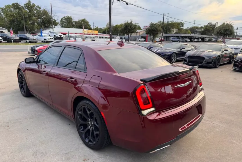 2019 Chrysler 300 Touring Limited photo 1