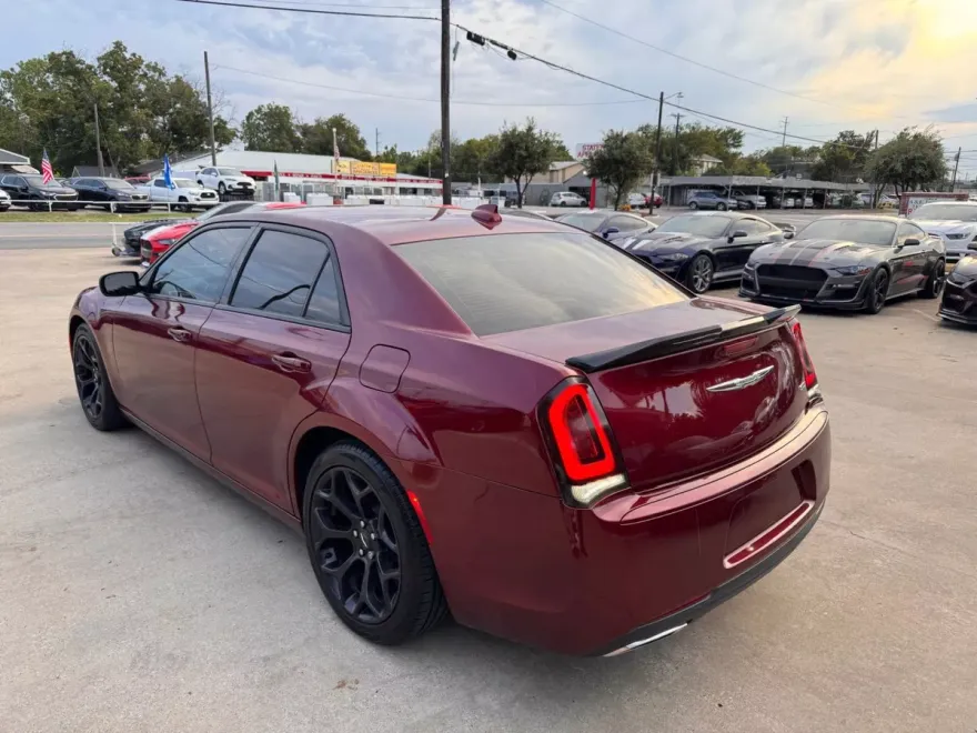 2019 Chrysler 300 Touring Limited photo 1