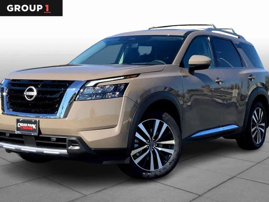 2025 Nissan Pathfinder Platinum photo 1