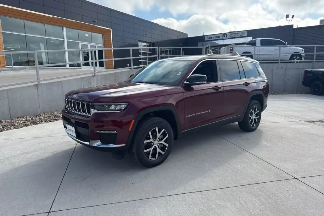 2025 Jeep Grand Cherokee Limited photo 1
