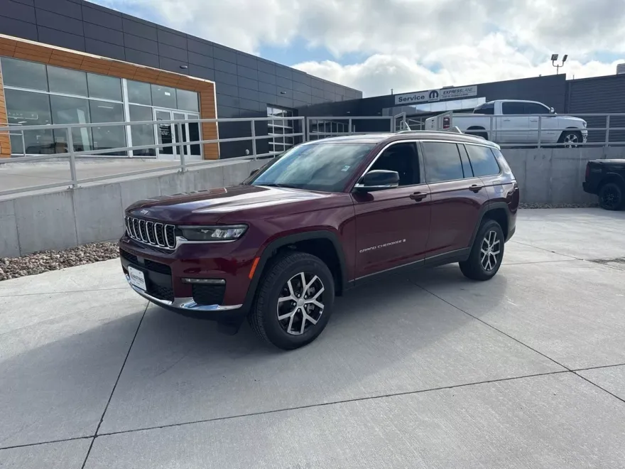 2025 Jeep Grand Cherokee Limited photo 1