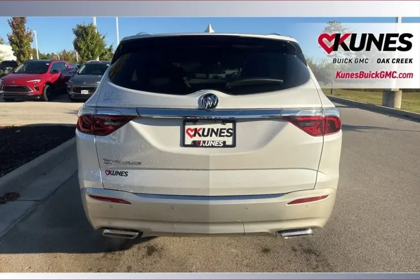 2023 Buick Enclave Essence photo 1