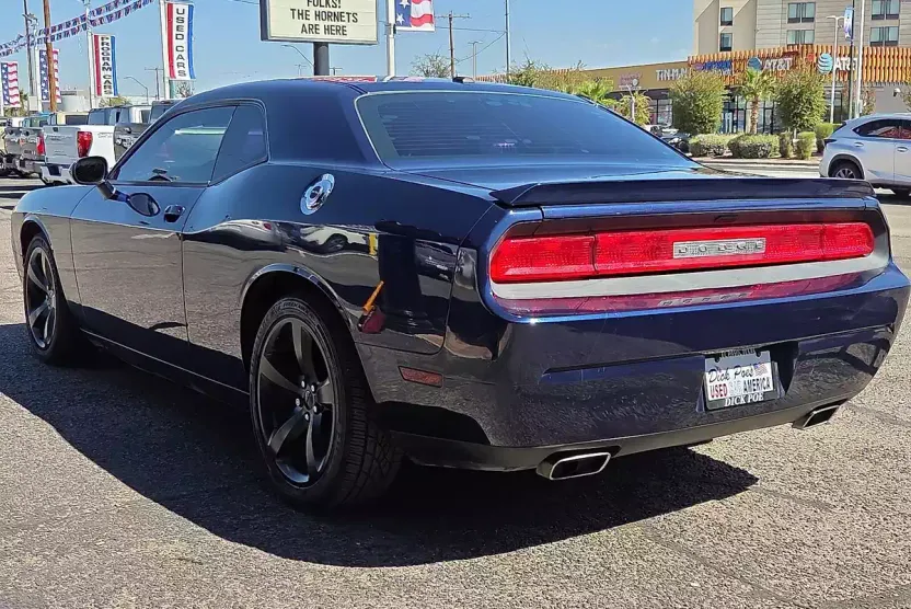2014 Dodge Challenger SXT photo 1