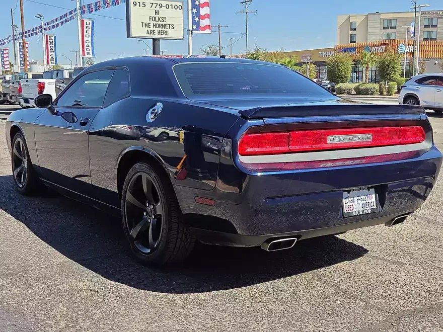 2014 Dodge Challenger SXT photo 1