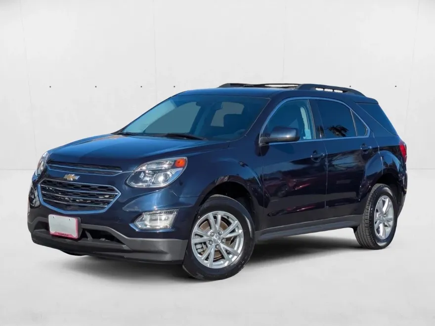 2017 Chevrolet Equinox LT photo 1