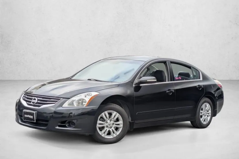 2010 Nissan Altima 2.5 S photo 1
