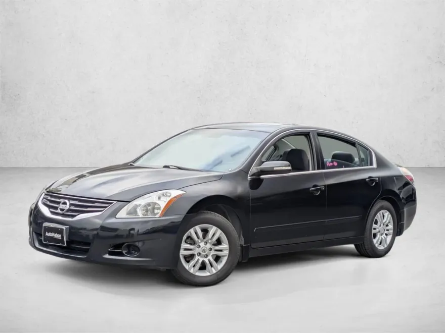 2010 Nissan Altima 2.5 S photo 1