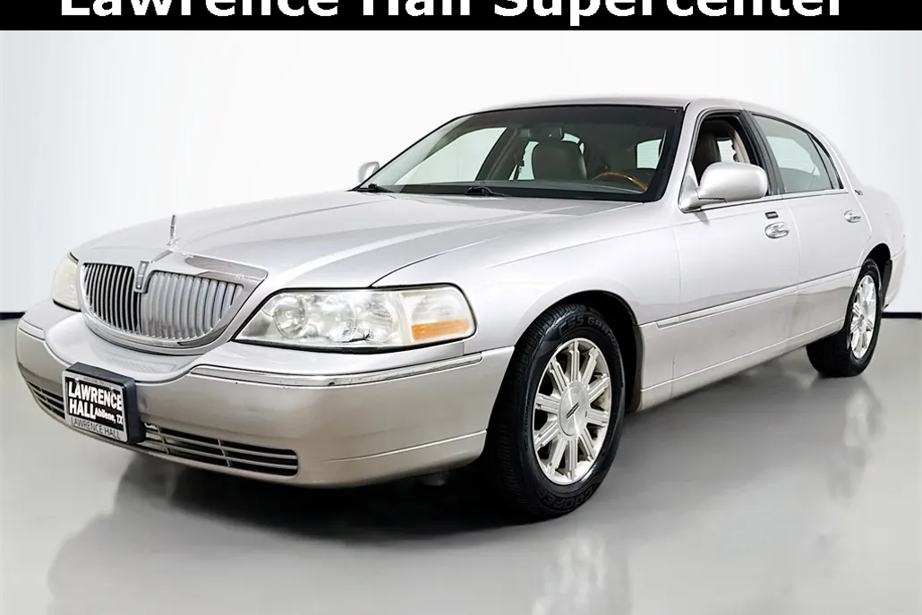 2011 Lincoln Town Car Signature Limited photo 1
