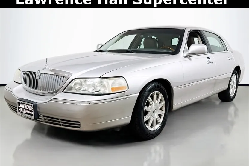 2011 Lincoln Town Car Signature Limited photo 1