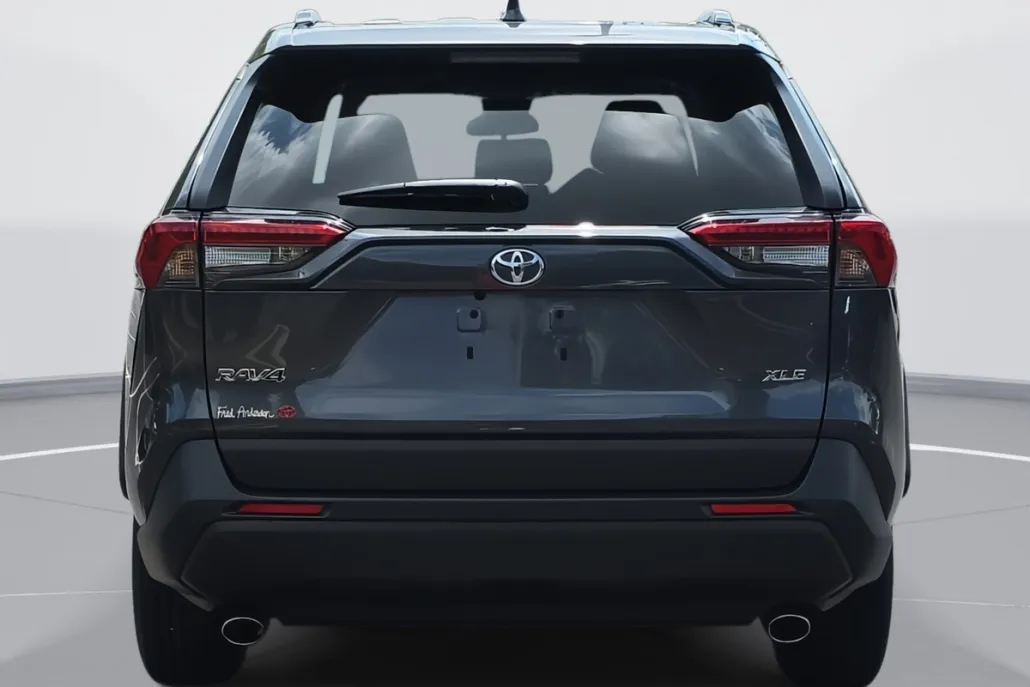 2023 Toyota RAV4 XLE photo 1