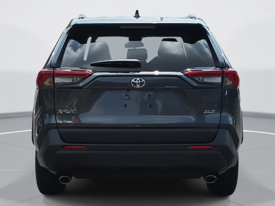 2023 Toyota RAV4 XLE photo 1