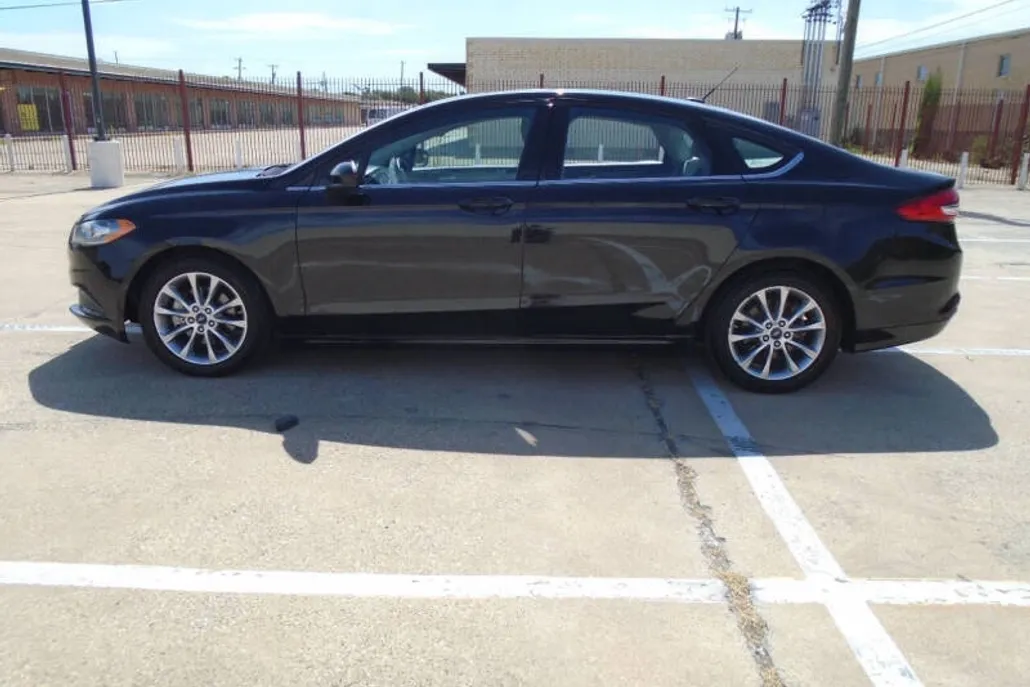 2017 Ford Fusion Hybrid SE photo 1