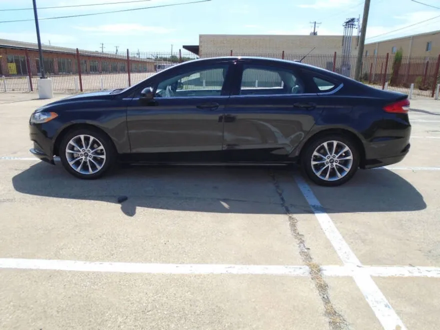 2017 Ford Fusion Hybrid SE photo 1