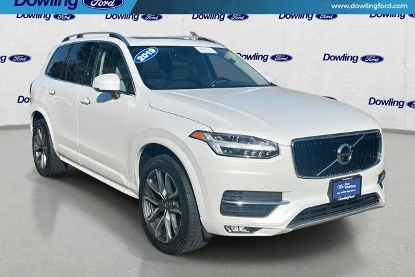 2019 Volvo XC90 Momentum photo 1