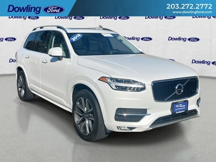 2019 Volvo XC90 Momentum photo 1