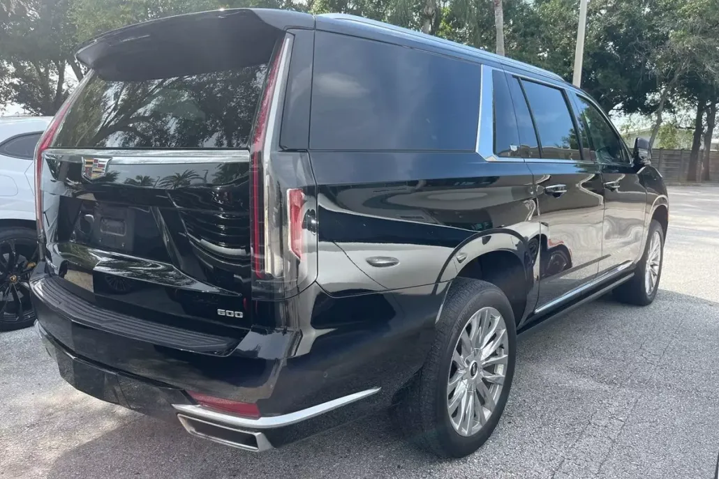 2023 Cadillac Escalade ESV Premium Luxury photo 1