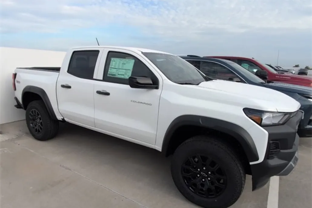 2026 Chevrolet Colorado Trail Boss photo 1