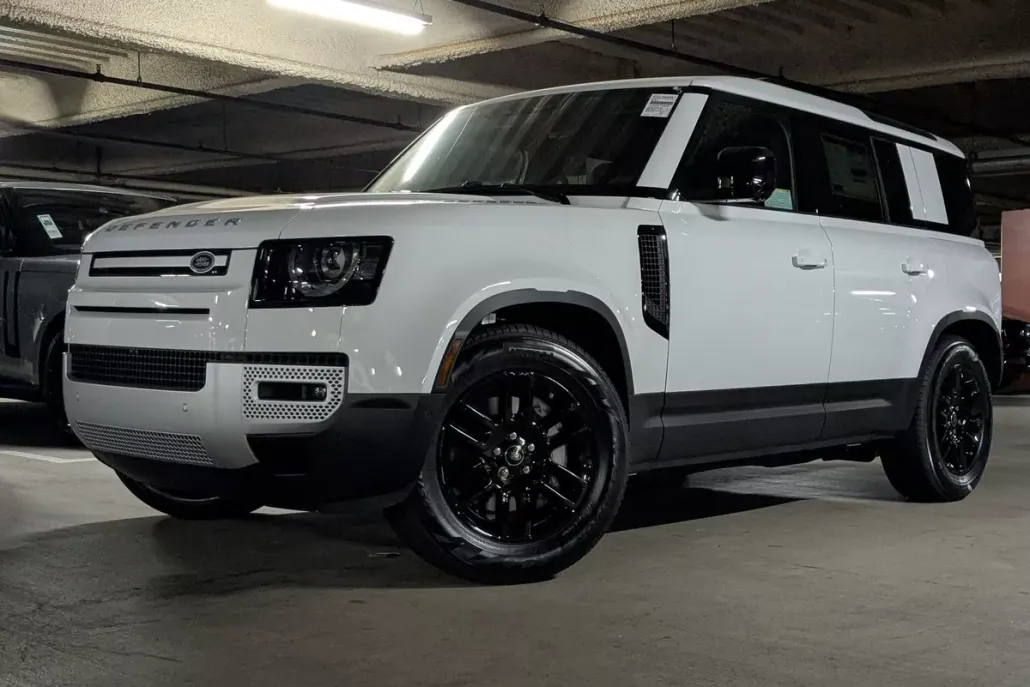 2025 Land Rover Defender 110 S photo 1