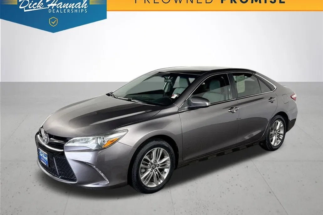 2017 Toyota Camry SE photo 1