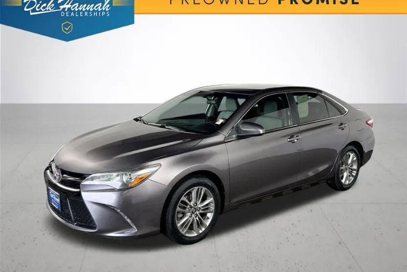 2017 Toyota Camry SE photo 1