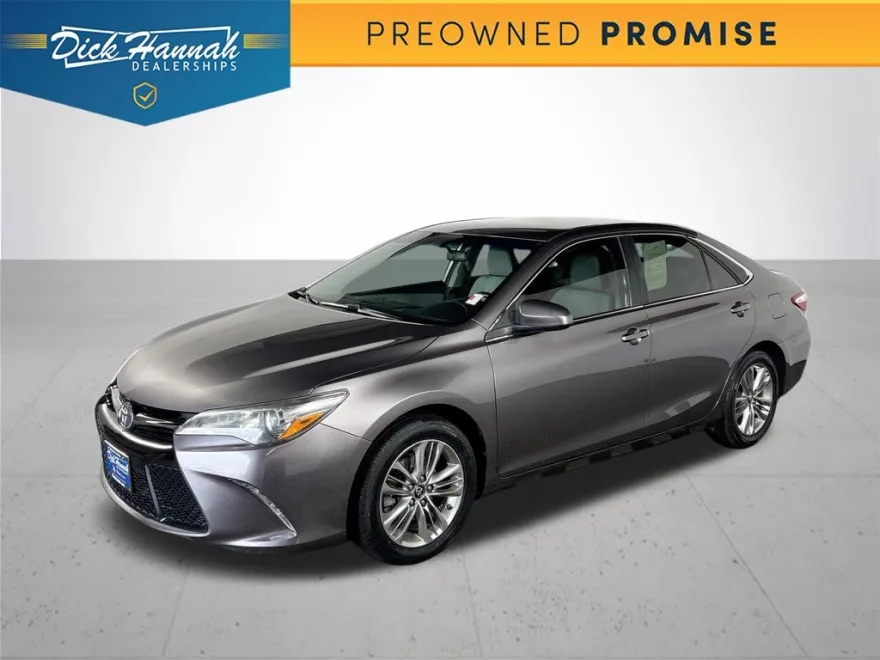 2017 Toyota Camry SE photo 1