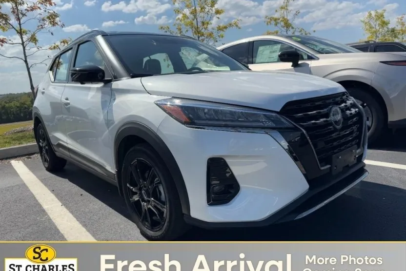 2024 Nissan Kicks SR photo 1