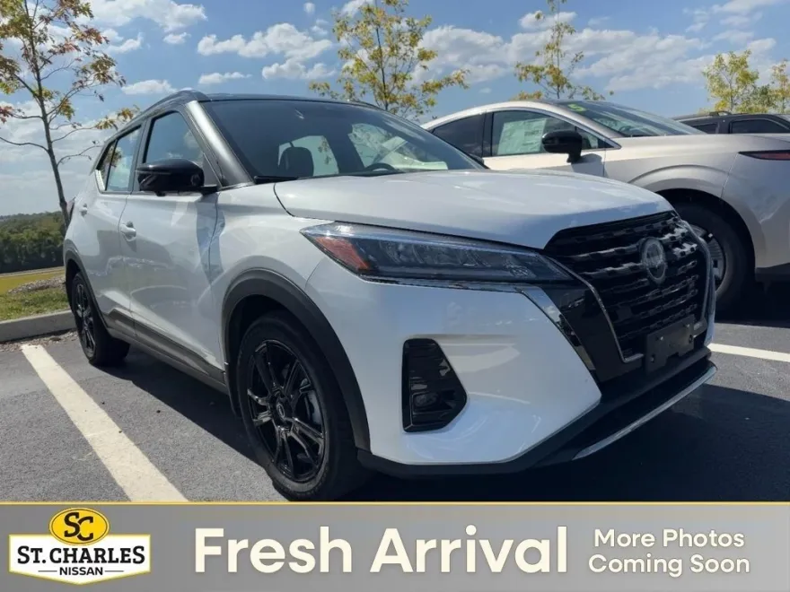 2024 Nissan Kicks SR photo 1