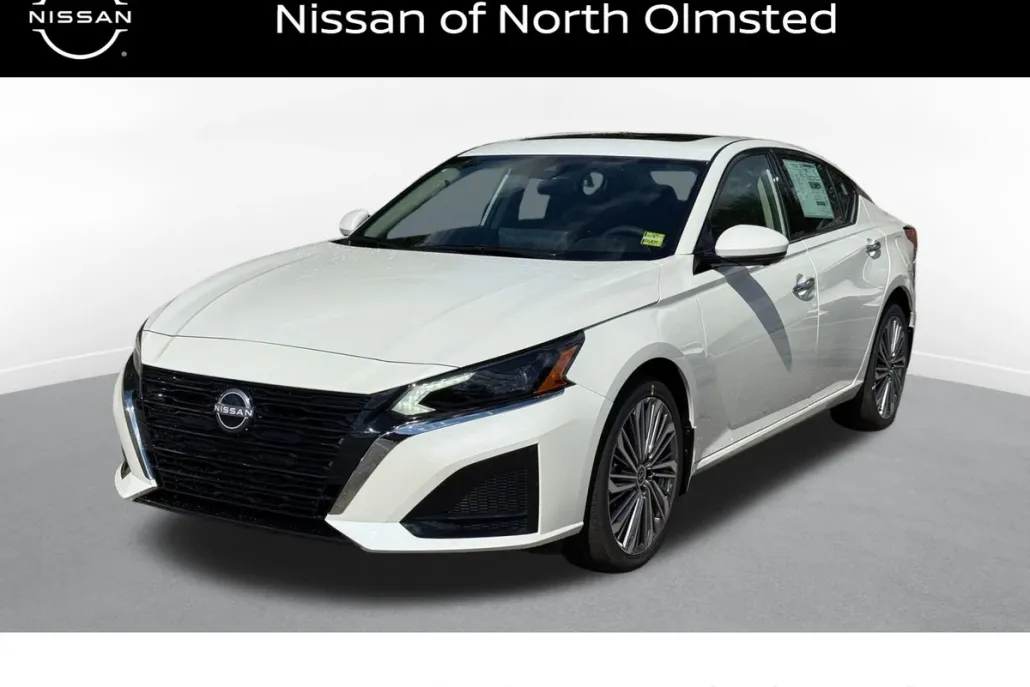 2025 Nissan Altima SL photo 1