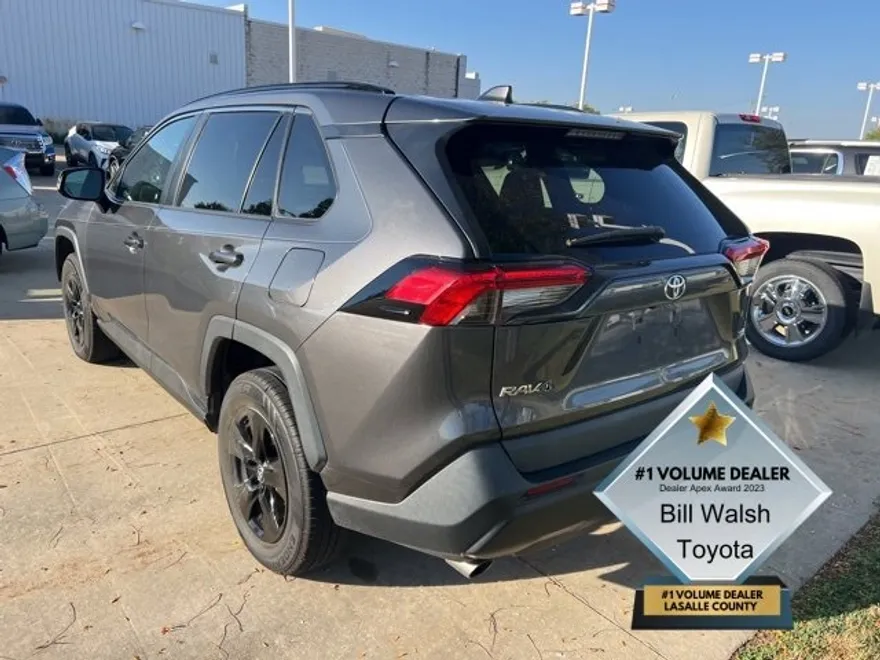 2021 Toyota RAV4 XLE photo 1