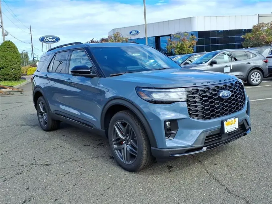 2025 Ford Explorer ST-Line photo 1