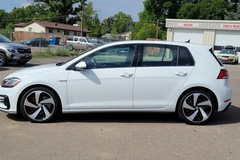 2019 Volkswagen Golf GTI SE photo 1