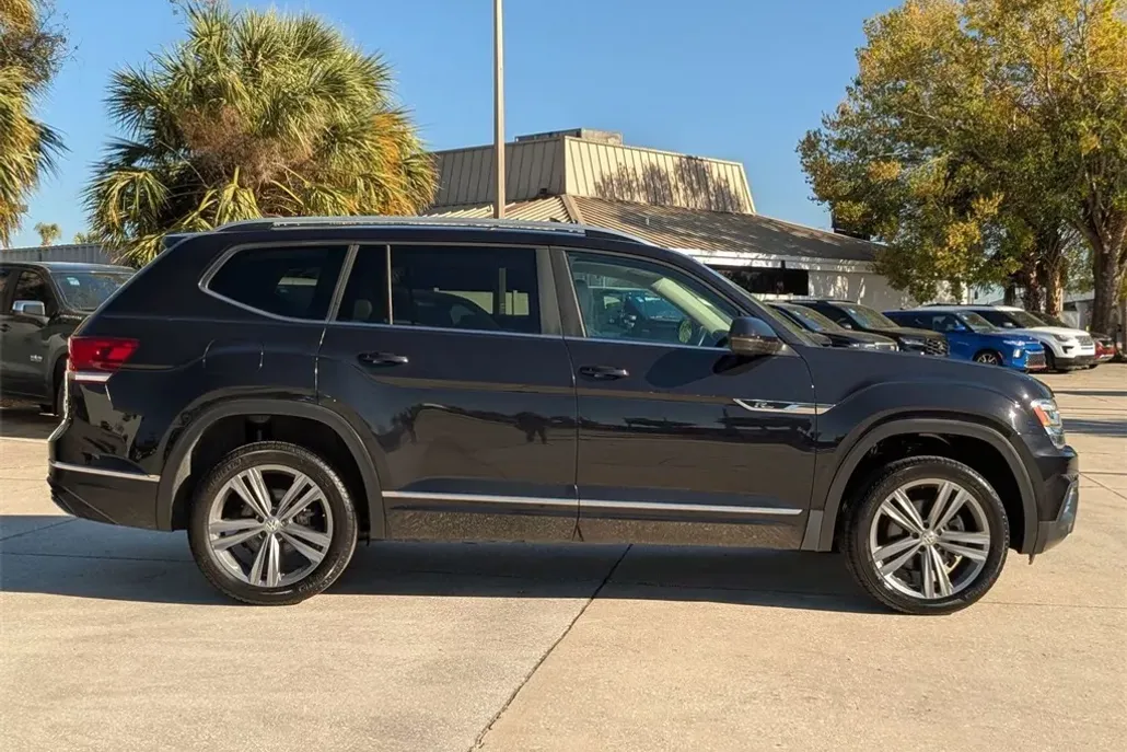2019 Volkswagen Atlas V6 SE Technology R-Line photo 1