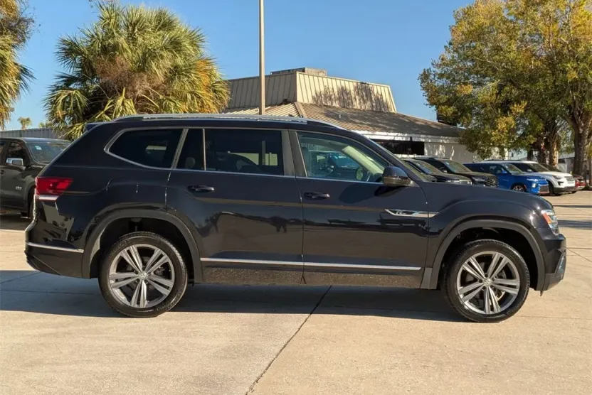 2019 Volkswagen Atlas V6 SE Technology R-Line photo 1