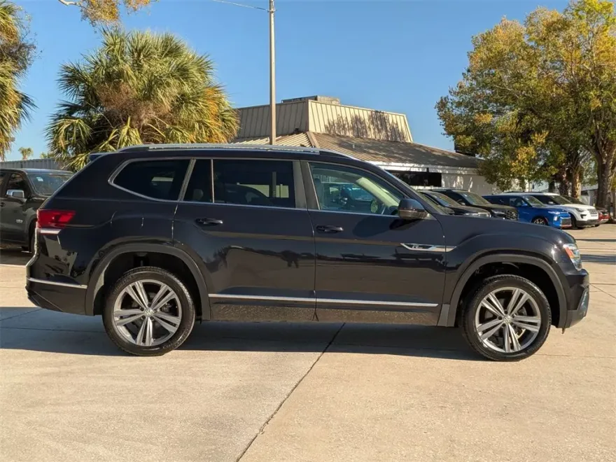 2019 Volkswagen Atlas V6 SE Technology R-Line photo 1