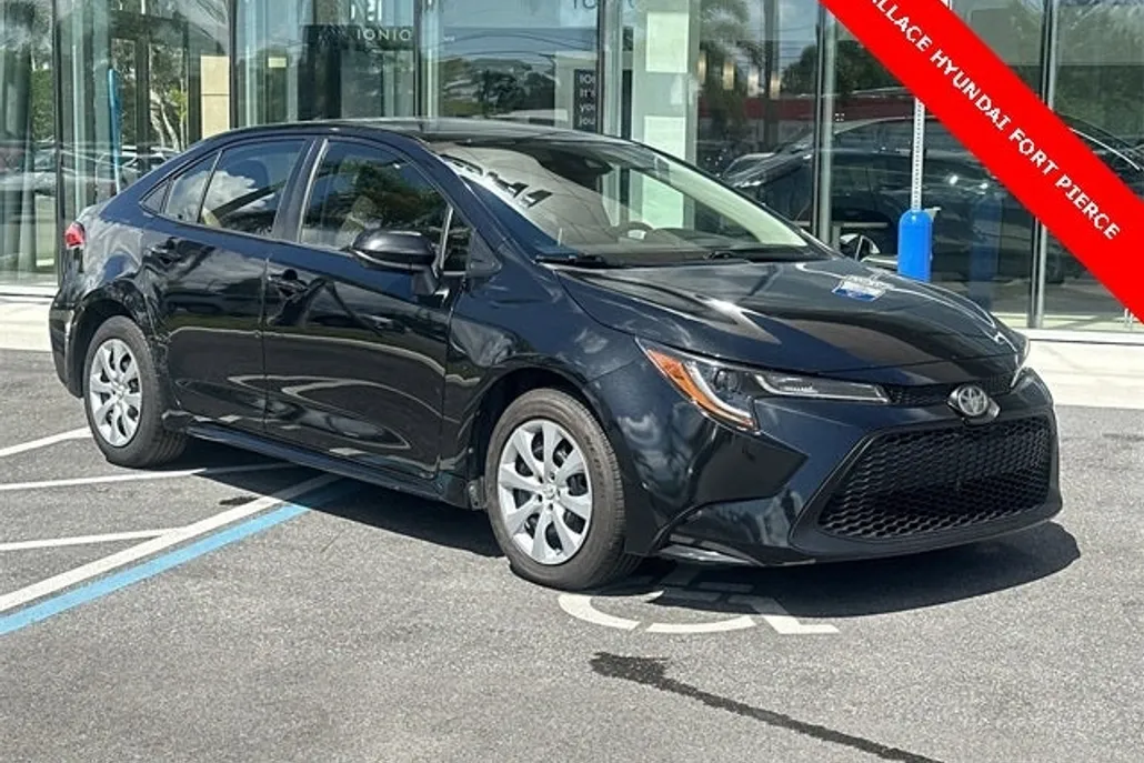 2020 Toyota Corolla LE photo 1
