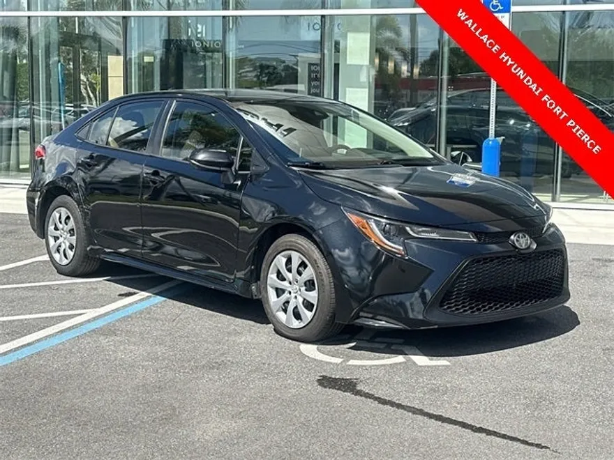 2020 Toyota Corolla LE photo 1