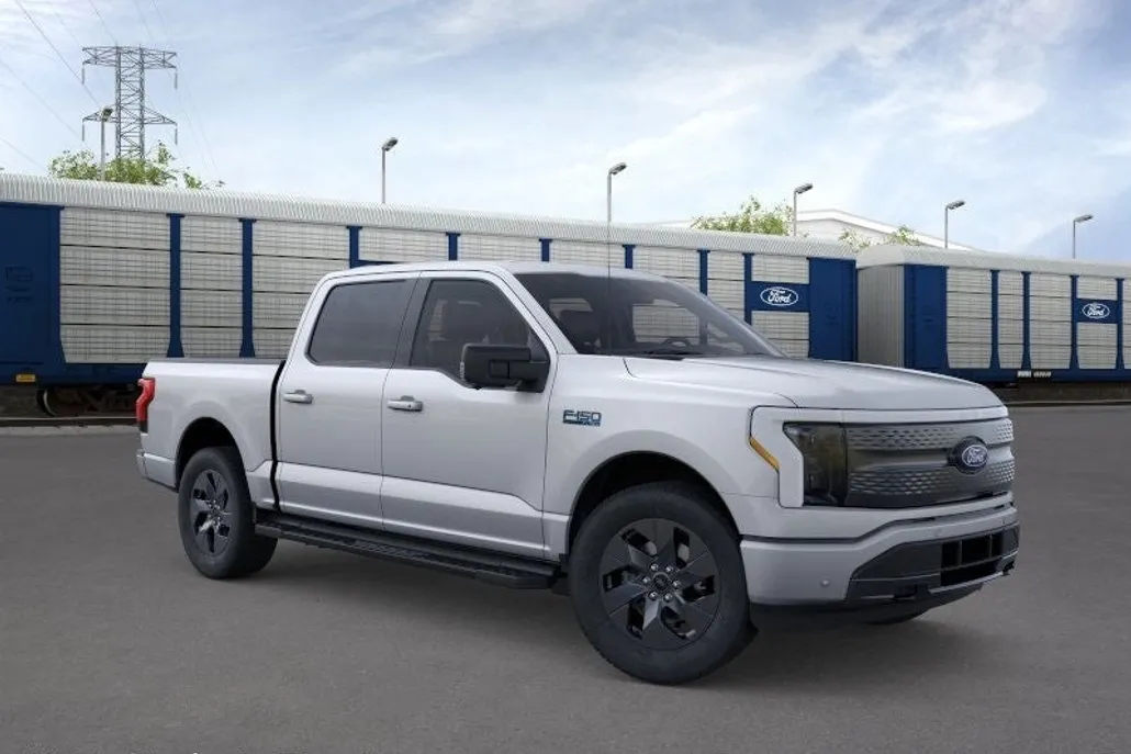 2025 Ford F-150 Lightning photo 1