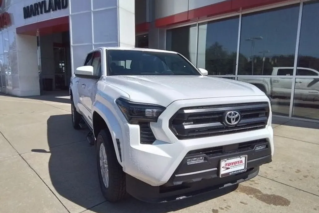 2024 Toyota Tacoma SR5 photo 1