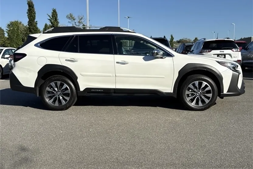 2025 Subaru Outback Touring photo 1