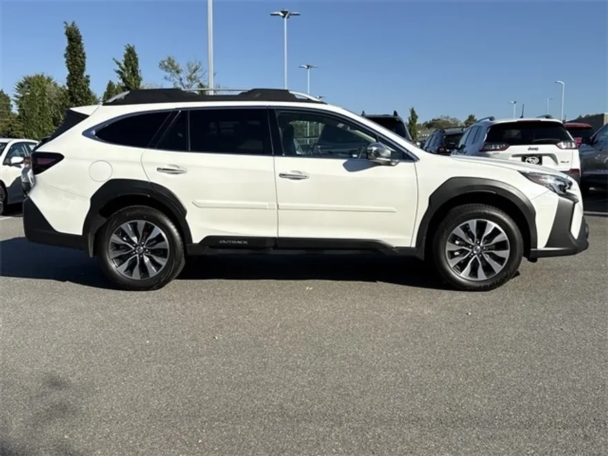2025 Subaru Outback Touring photo 1