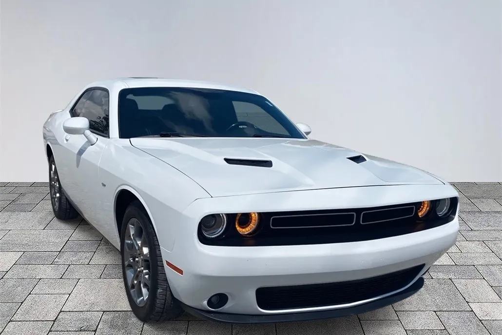 2017 Dodge Challenger GT photo 1
