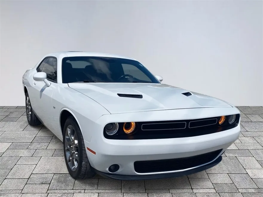 2017 Dodge Challenger GT photo 1