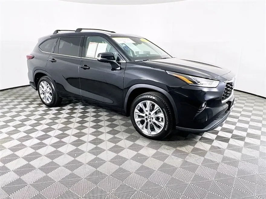 2025 Toyota Highlander Limited photo 1